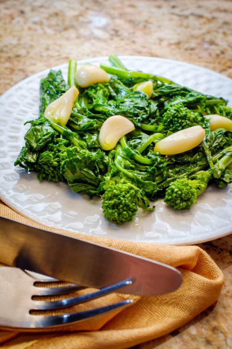 Steamed Broccoli With Roasted Garlic Cloves